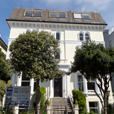 �C���O���b�V���E�����Q�[�W�E�Z���^�[�E�C�[�X�g�{�[��